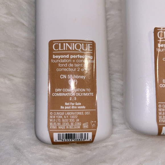 • Clinique Beyond Perfecting Foundation + Concealer CN 58 Honey - Picture 2 of 6